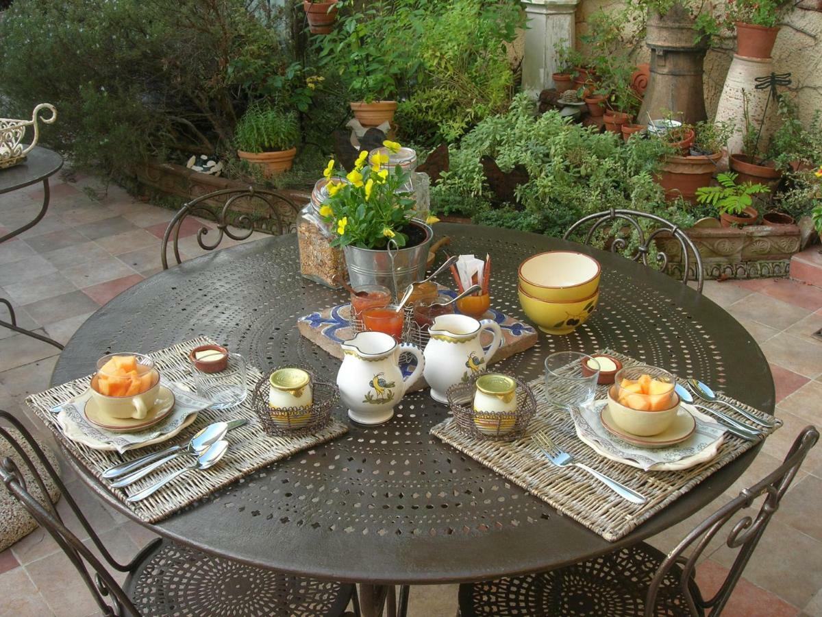 Le Clos Des Freres Gris Bed & Breakfast Aix-en-Provence Exterior photo